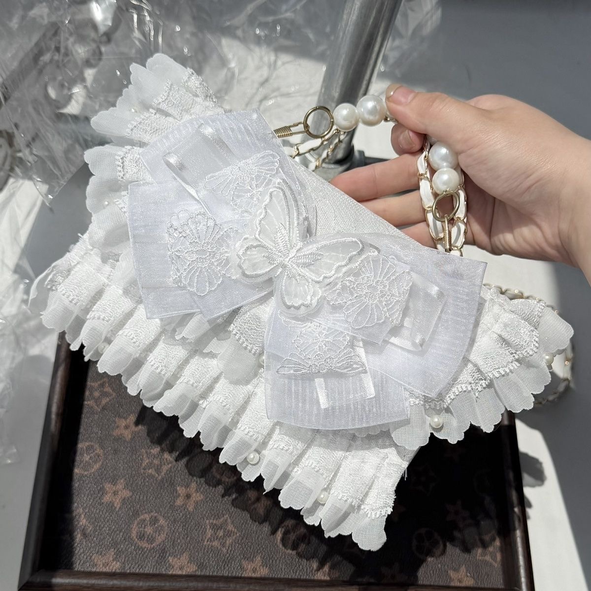 Beyaz Lolita Çapraz Askılı Çan - Phone Accessories Design incelemesi ve fiyatı